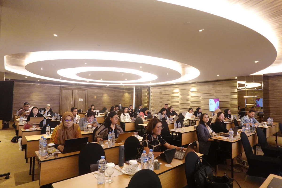 Jumat, 1 November 2024 - Indonesia Corporate Secretary Association (ICSA) kembali mengadakan workshop “Corporate Governance Officer: Investor Relations Batch 4”, di Ashley Hotel Wahid Hasyim, Jakarta, Rabu, (30/10)

Batch kali ini diikuti oleh 37 peserta dan mengundang Head of Investor Relations PT Lippo Karawaci Tbk Randi Bayu Prathama, Pj.S. Kepala Unit Penegakan Disiplin Perusahaan Tercatat Direktorat Penilaian Perusahaan PT Bursa Efek Indonesia Syandy Ramadhan, Ketua Umum Asosiasi Analis Efek Indonesia David Sutyanto, serta Head of Investor Relations & Public Relations PT RMK Energy Tbk Julius Caesar Samosir sebagai narasumber.

Peran Investor Relations sangat penting bagi emiten atau perusahaan publik. Oleh karena itu, Investor Relations perlu memahami secara mendalam mengenai tugas dan fungsinya di pasar modal sehingga dapat menjalankan perannya dengan baik dan efektif sebagai penghubung antara perusahaan dengan pemegang saham.

Lebih lanjut, pemahaman terhadap tata kelola perusahaan yang baik atau good corporate governance (GCG) pun perlu dimiliki Investor Relations. Pada lingkungan bisnis yang kompetitif dan transparan, tuntutan terhadap GCG menjadi elemen penting yang diperhatikan oleh investor, regulator, dan pemangku kepentingan lainnya.<br>
                  